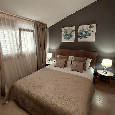 Apartaments Victoria Πόρετς Εξωτερικό φωτογραφία