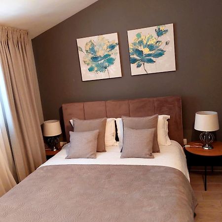 Apartaments Victoria Πόρετς Εξωτερικό φωτογραφία