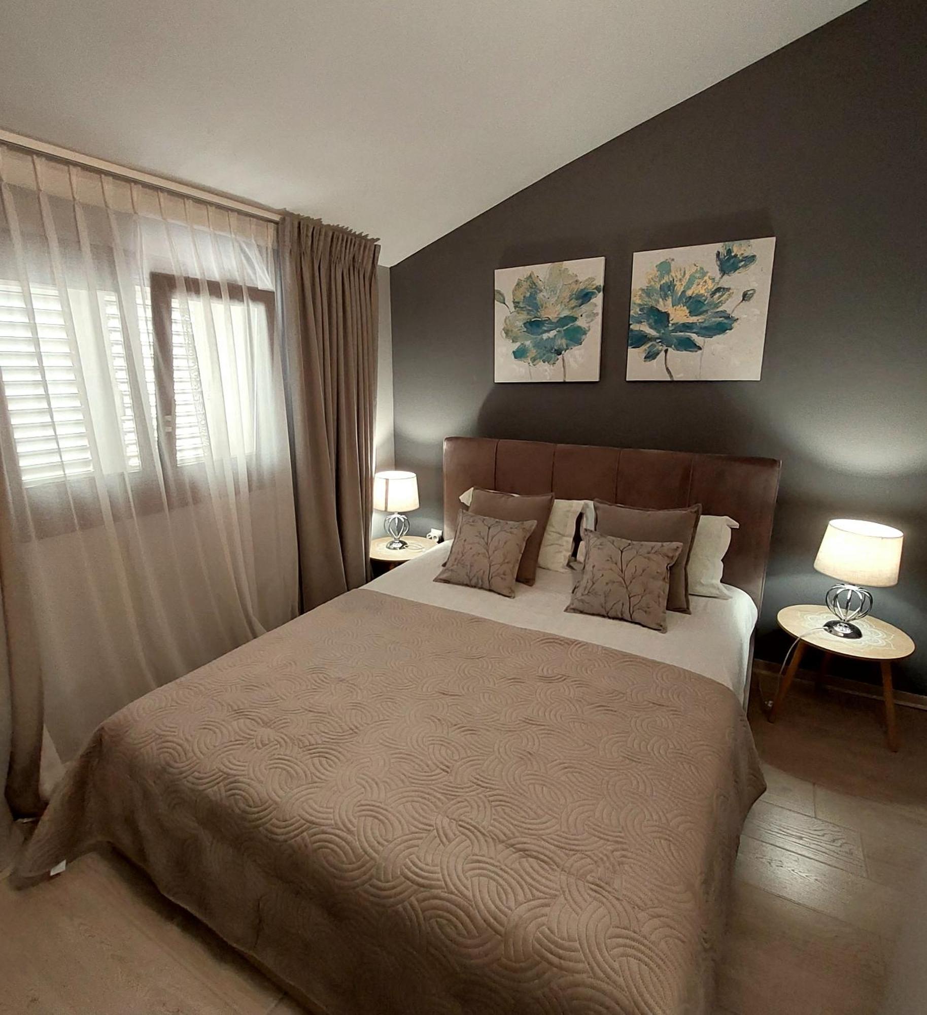 Apartaments Victoria Πόρετς Εξωτερικό φωτογραφία